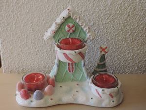 Bild von Sugar Plum Village  Multi Tea Light Holder